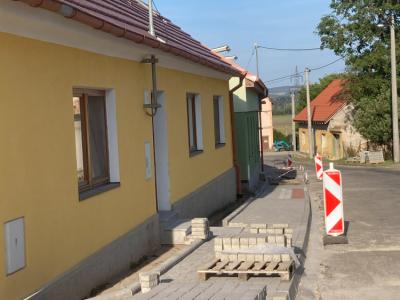 4.Chodníky v průtahu obcí Žerůtky-úsek č.1