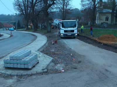 11.Chodníky v průtahu obcí Žerůtky-úsek č.2,3,4 